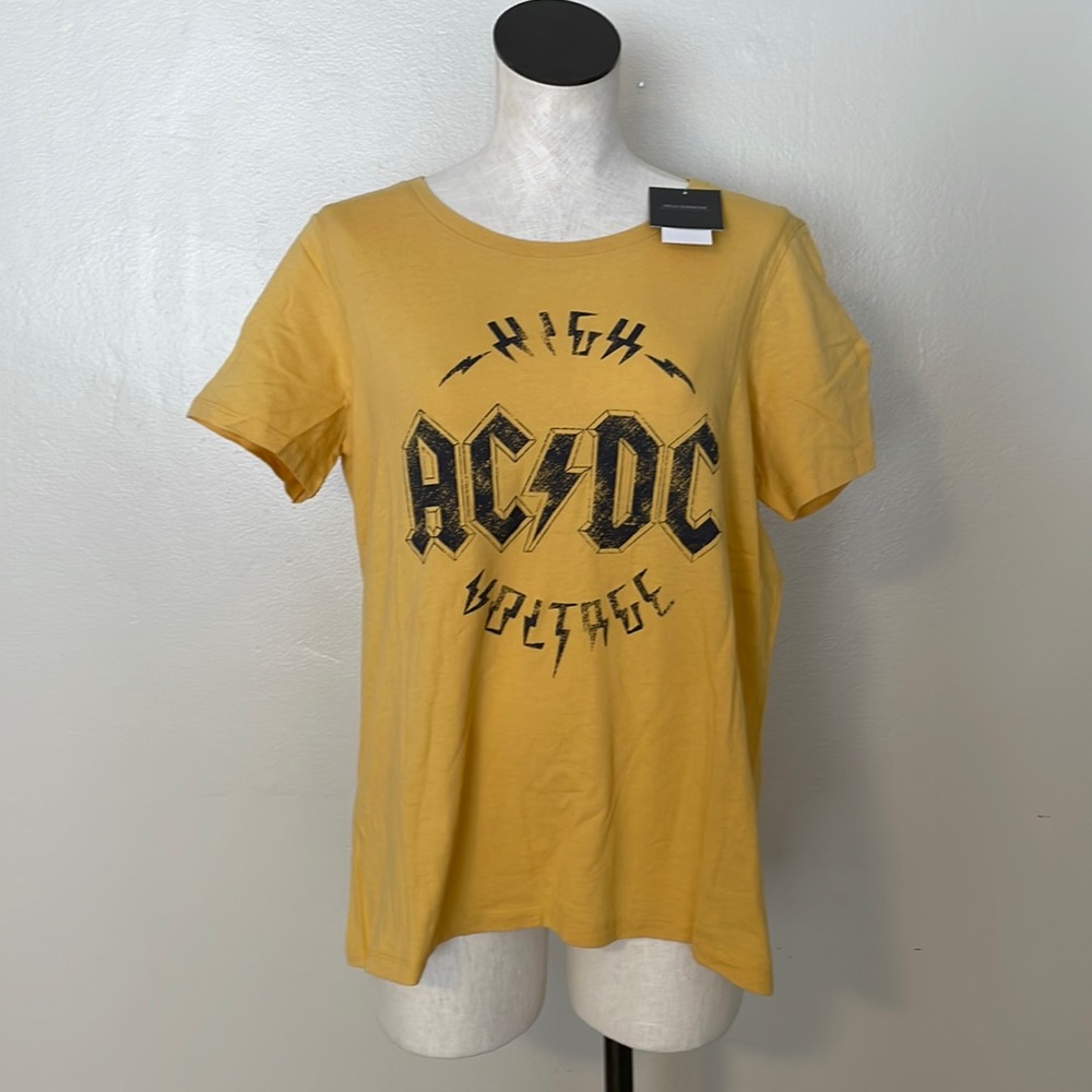 NWT AC/DC High Voltage Tee. Size Large